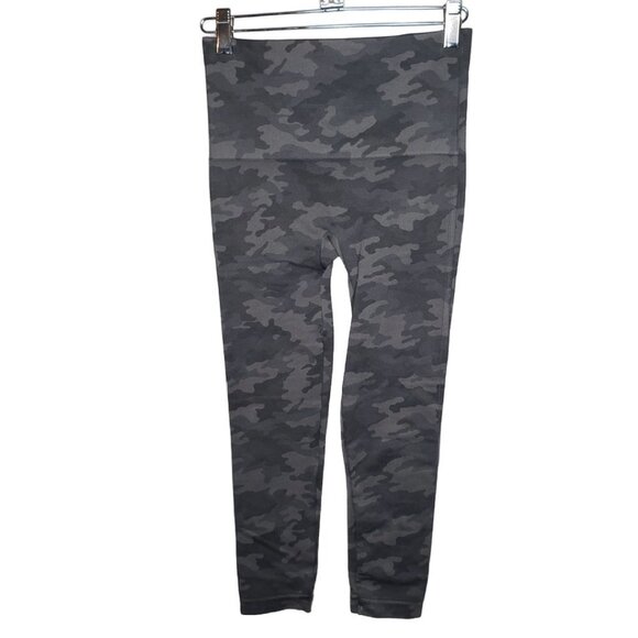 NWT SPANX Sz M Look At Me Now Seamless Gray Camo Leggings (1332) - Picture 4 of 6